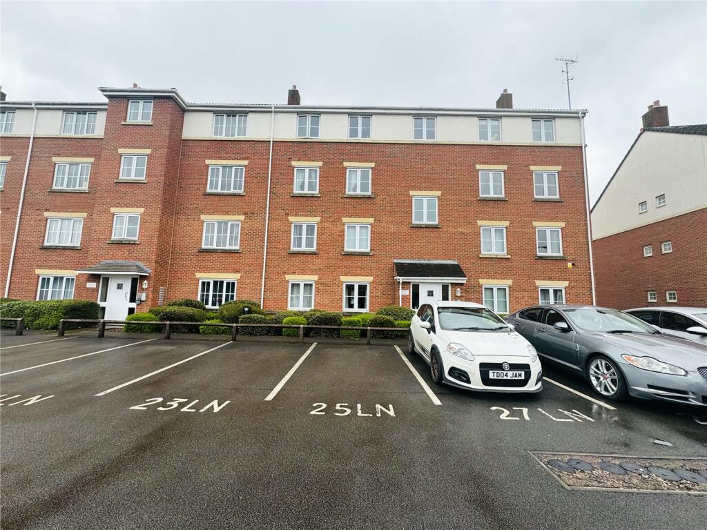 2 bedroom flat for sale in Archdale Close, Chesterfield, Derbyshire, S40