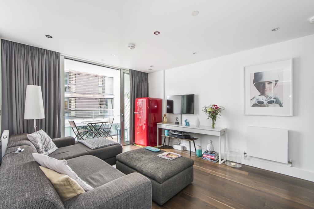 2 bedroom flat for rent in Ireton House, SW15