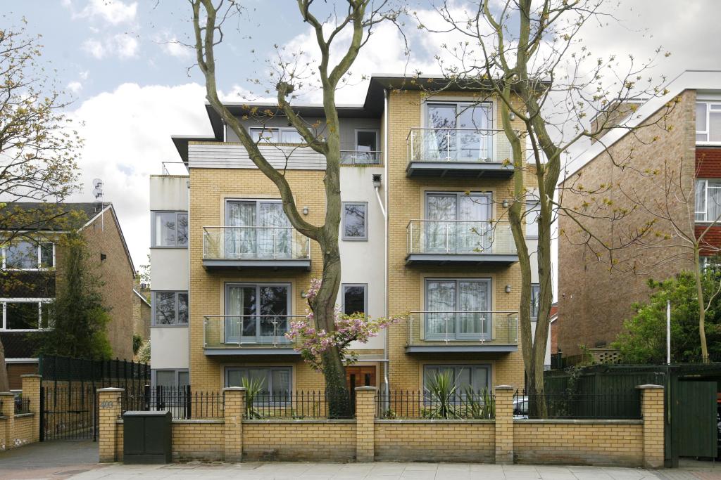 2 bedroom apartment for rent in Upper Richmond Road London SW15