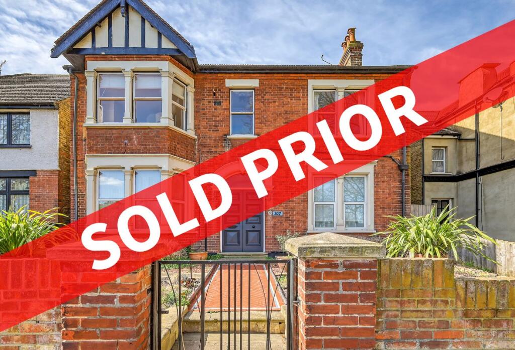 Main image of property: 107 / 107A Victoria Avenue, Southend-on-Sea, Essex, SS2 6EL