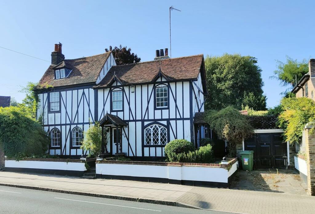 Main image of property: 218 High Street, Hornchurch, Essex, RM12 6QP