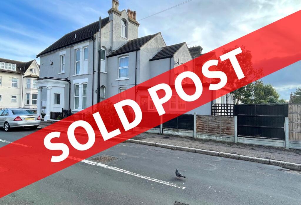 Main image of property: Flat 4, 138 York Road, Southend-on-Sea, Essex, SS1 2EA