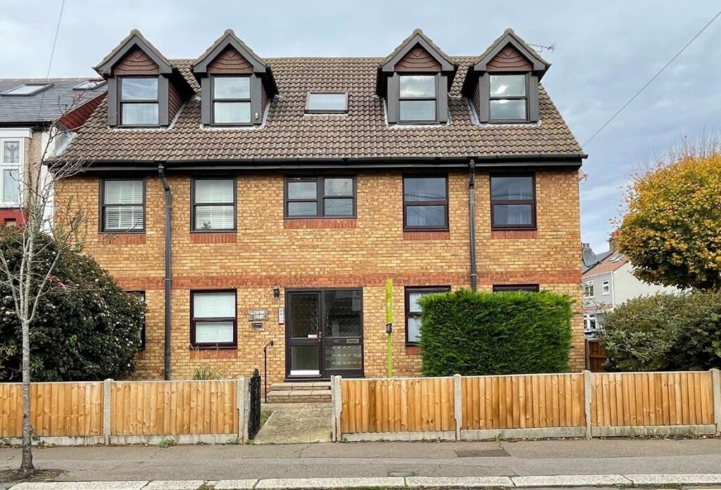 Main image of property: Flat 2, Glenmar Court, 125 Glendale Gardens, Leigh-on-Sea, Essex, SS9 2BE