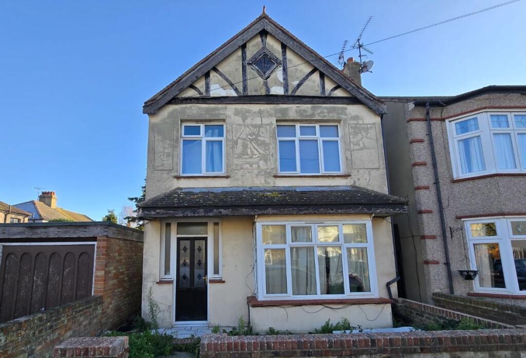 Main image of property: 105 Richmond Avenue, Shoeburyness, Essex, SS3 9LF