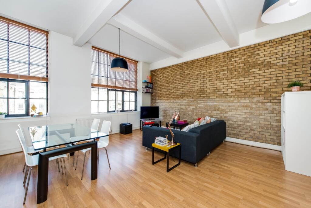 Studio flat for rent in Chimney Court, Brewhouse Lane, London, E1W