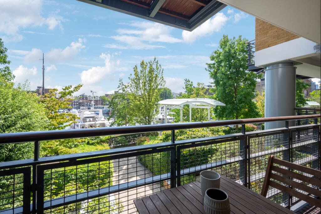 Main image of property: Merganser Court, City Quay, Wapping, E1W