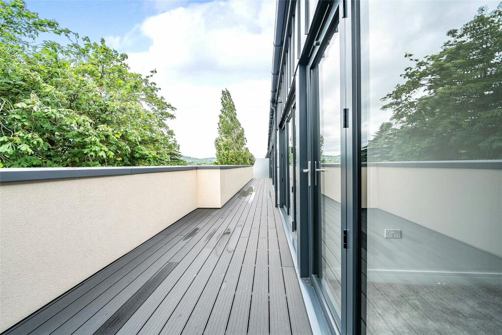 2 bedroom penthouse for sale in 109 - 111 Bath Road, Cheltenham, Gloucestershire, GL53