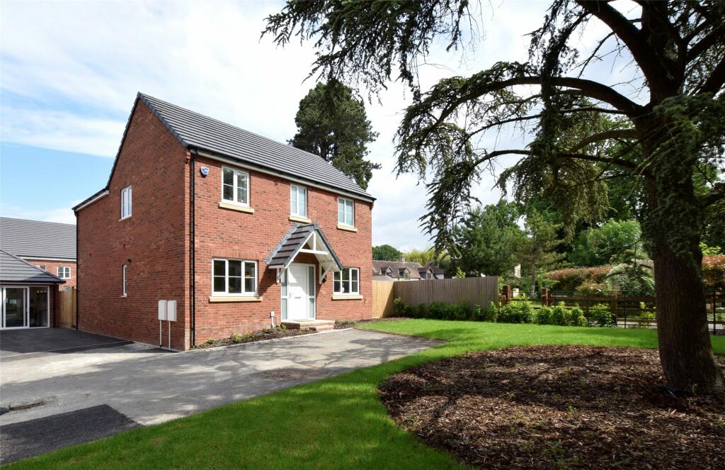 5 bedroom detached house for sale in SHOWHOME AT UPTON ST LEONARDS
