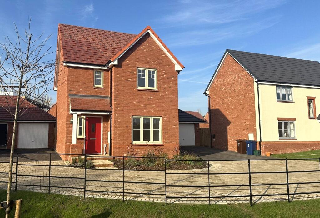 3 bedroom detached house