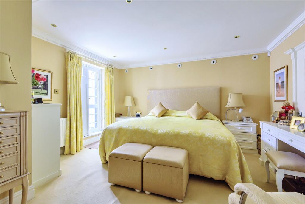 3 bedroom penthouse for sale in Tudor Lodge, St Monicas Road, Kingswood