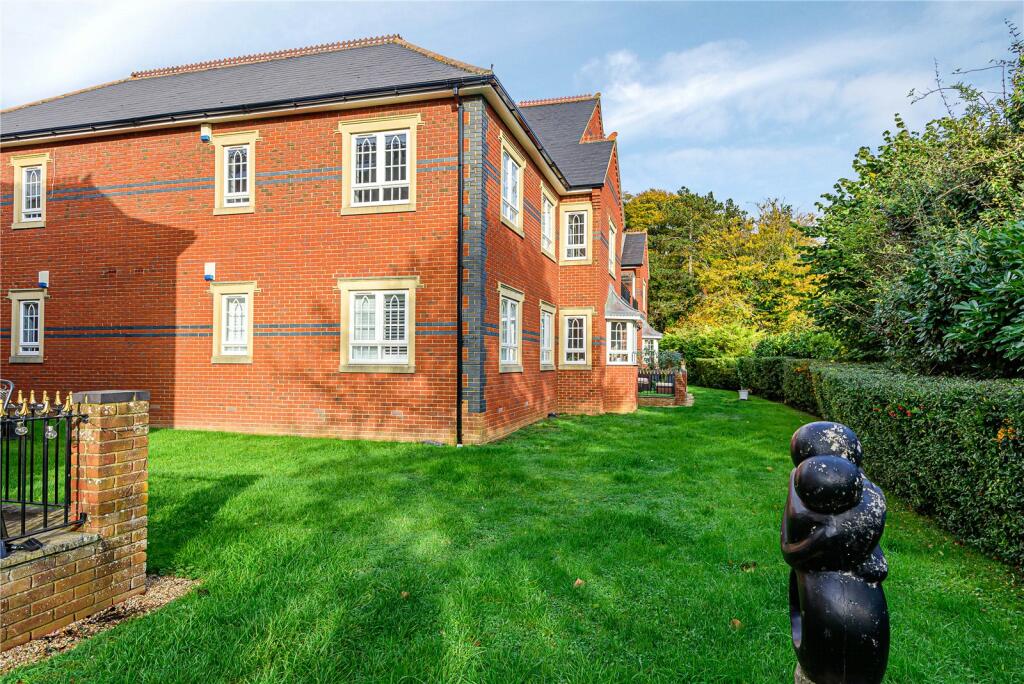 3 bedroom penthouse for sale in Tudor Lodge, St Monicas Road, Kingswood