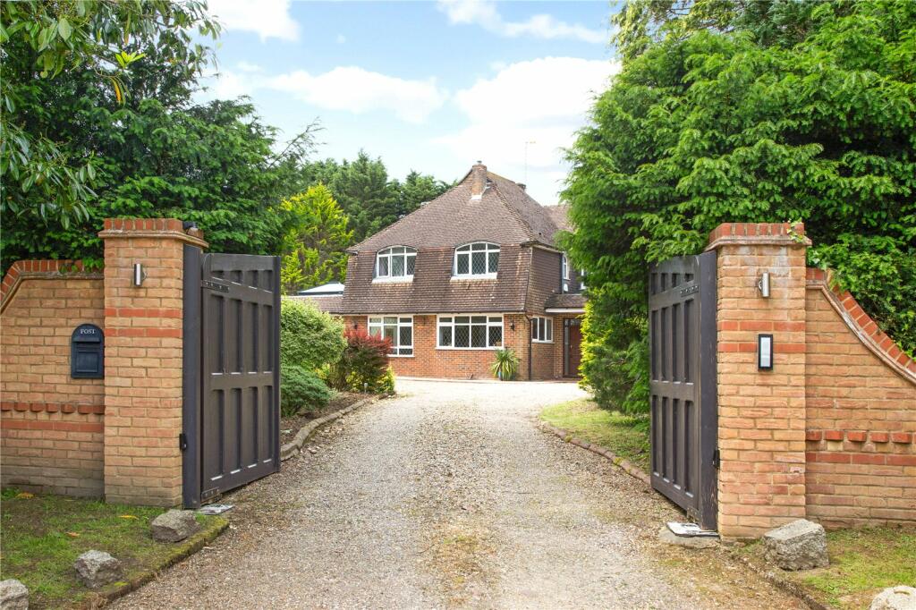 6 bedroom detached house for sale in Nethern Court Road, Woldingham
