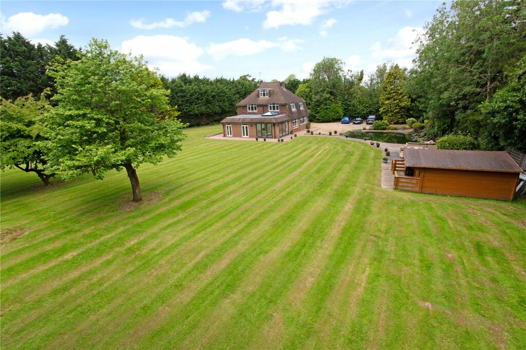 6 bedroom detached house for sale in Nethern Court Road, Woldingham