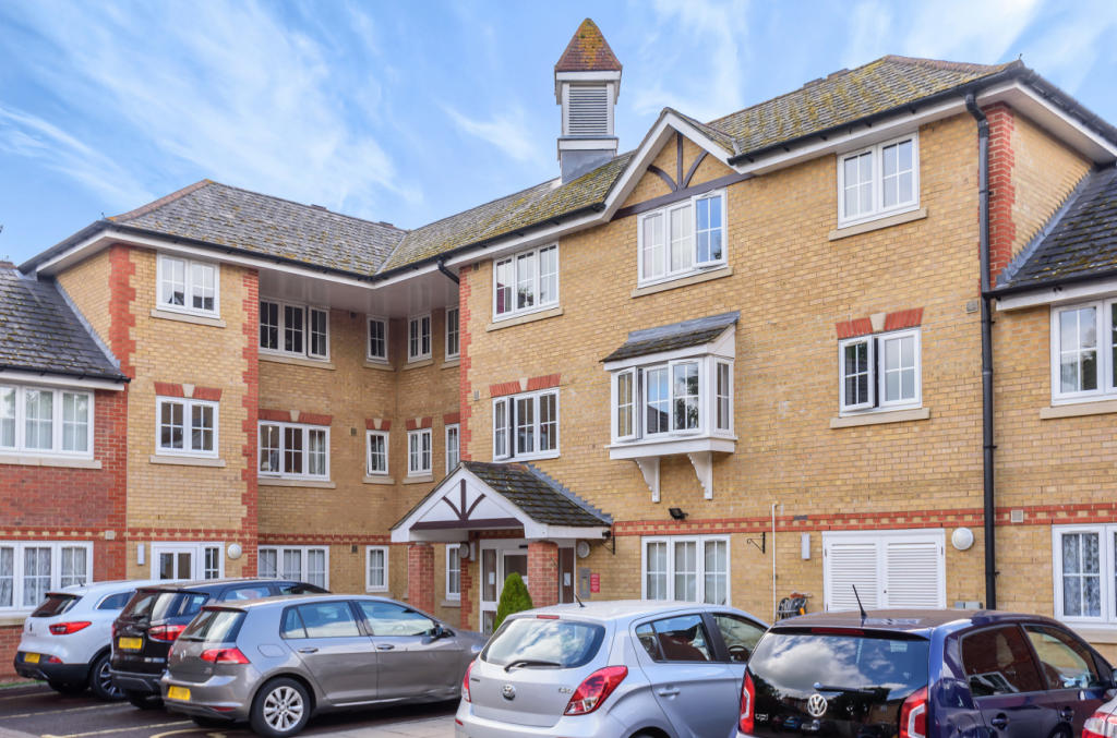 1 bedroom apartment for sale in High Street, Rickmansworth