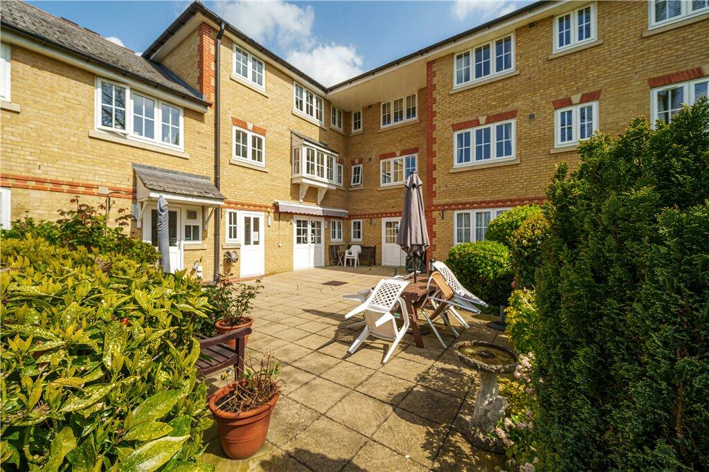 1 bedroom apartment for sale in High Street, Rickmansworth