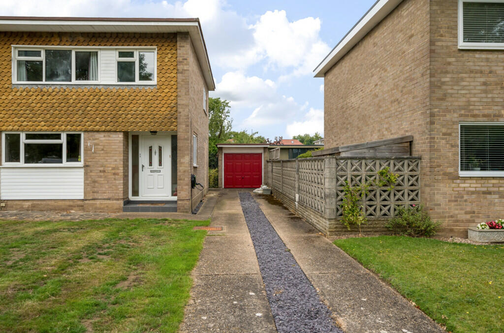 3 bedroom semidetached house for sale in Sycamore Road, Croxley Green