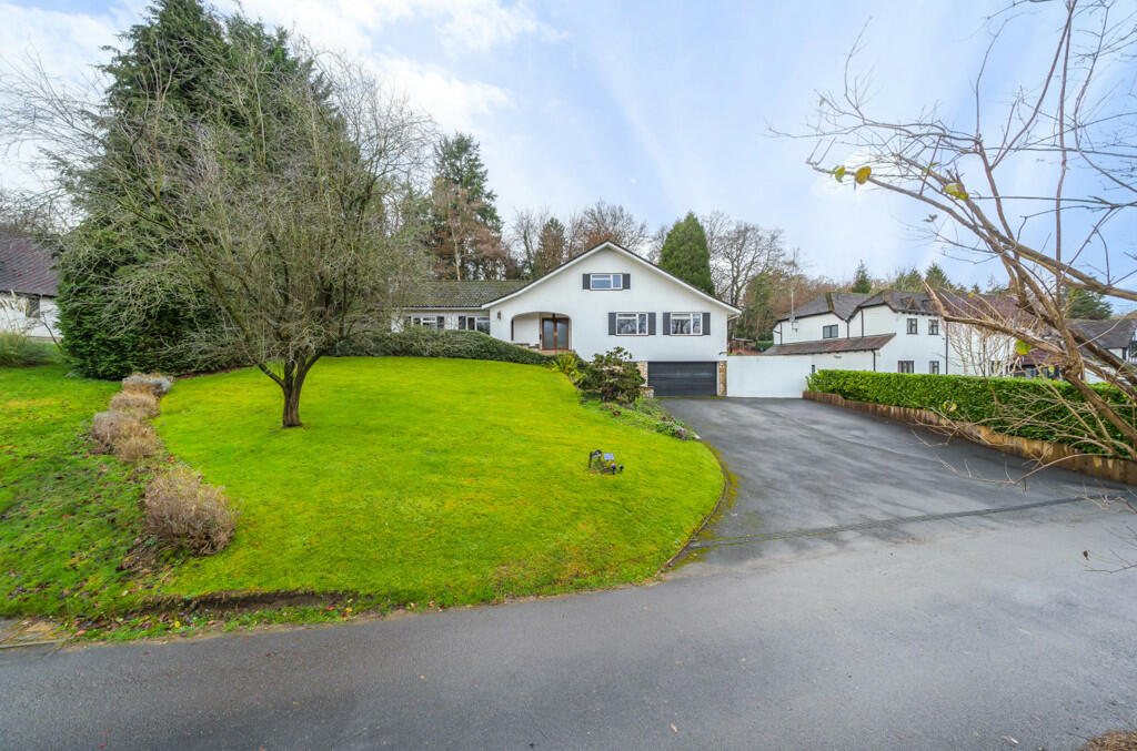 5 bedroom detached house for sale in Overstream, Loudwater