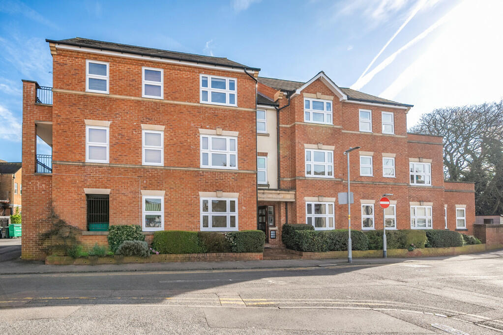 2 bedroom apartment for sale in Ebury Court, Bury Lane, Rickmansworth, WD3