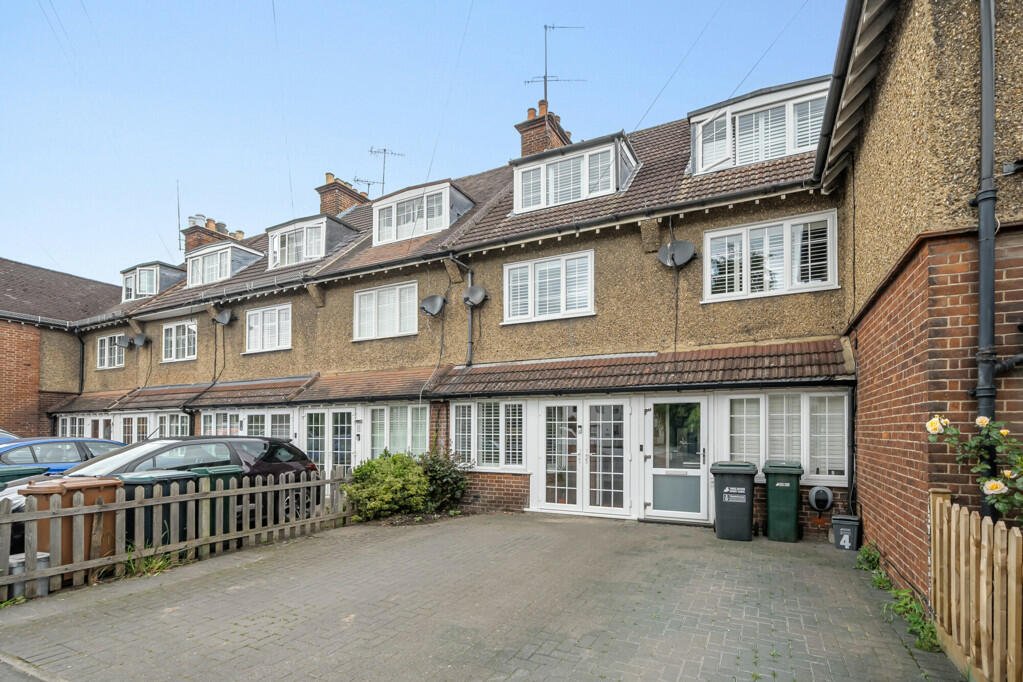 3 bedroom terraced house for sale in Harefield Road, Rickmansworth