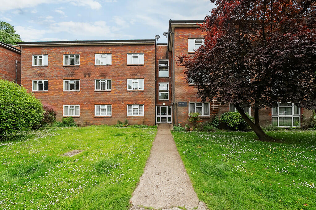 2 bedroom apartment for sale in Mead Place, Berry Lane, Rickmansworth, WD3