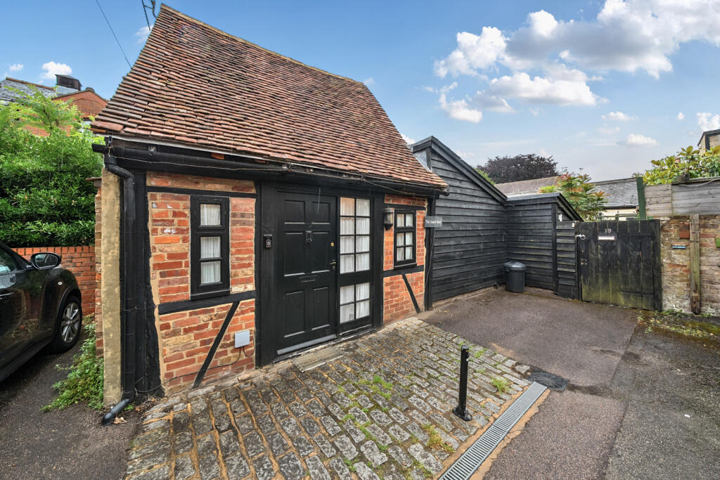Main image of property: High Street, Kings Langley, Hertfordshire