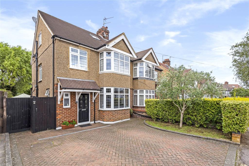 4 bedroom semidetached house for sale in Claremont Crescent, Croxley