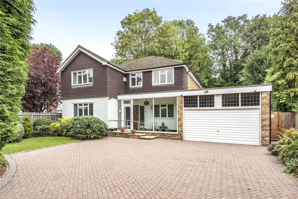 4 bedroom detached house for sale in The Drive, Rickmansworth
