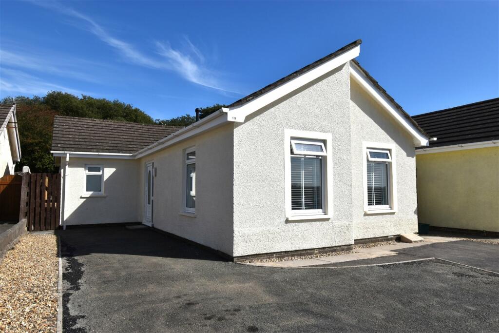 3 bedroom detached bungalow for sale in 19 Millfields Close, Pentlepoir