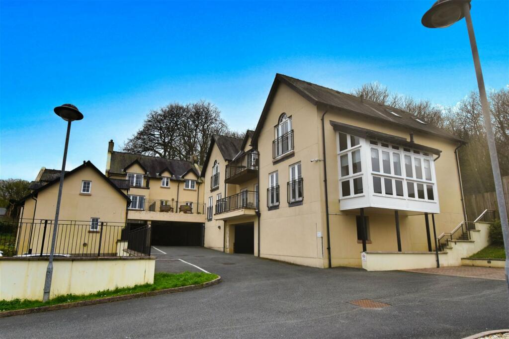 2 bedroom apartment for sale in 32 Rhodewood House, St Brides Hill