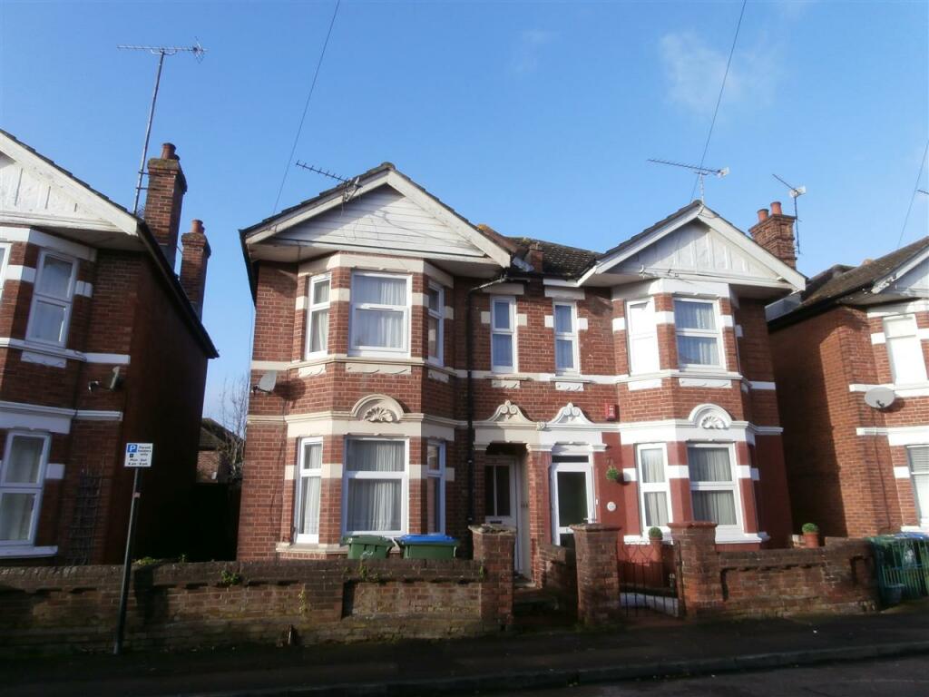 4 bedroom semi-detached house for rent in Devonshire Road, Southampton, SO15