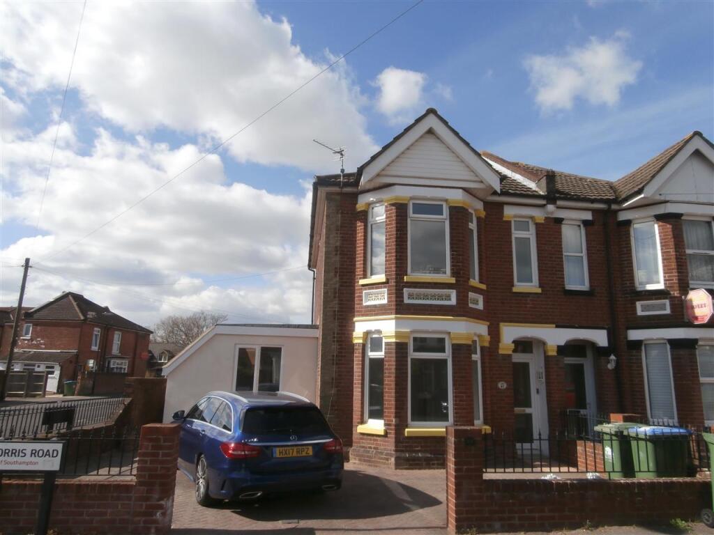 Main image of property: Morris Road Upper flat, **Student Apartment** Student Apartment **, Southampton