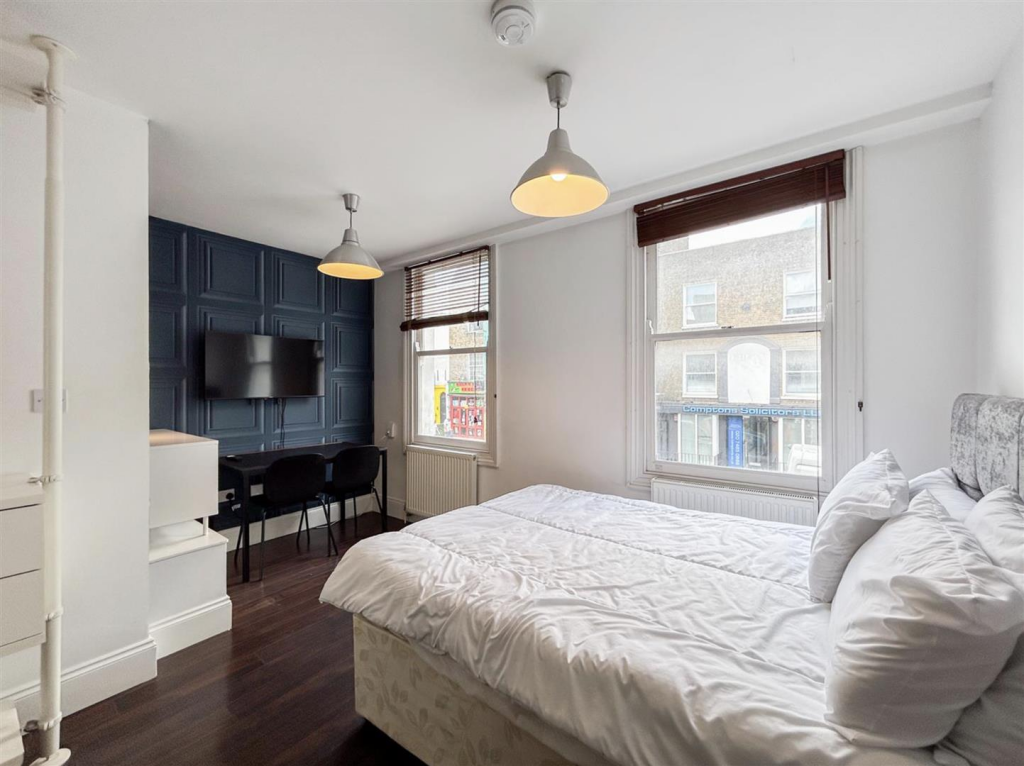 Main image of property: Parkway, London