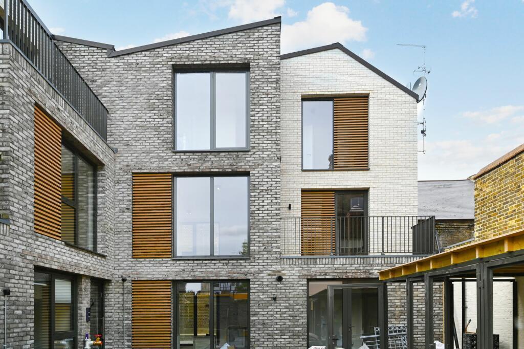 Main image of property: Green Lanes, London