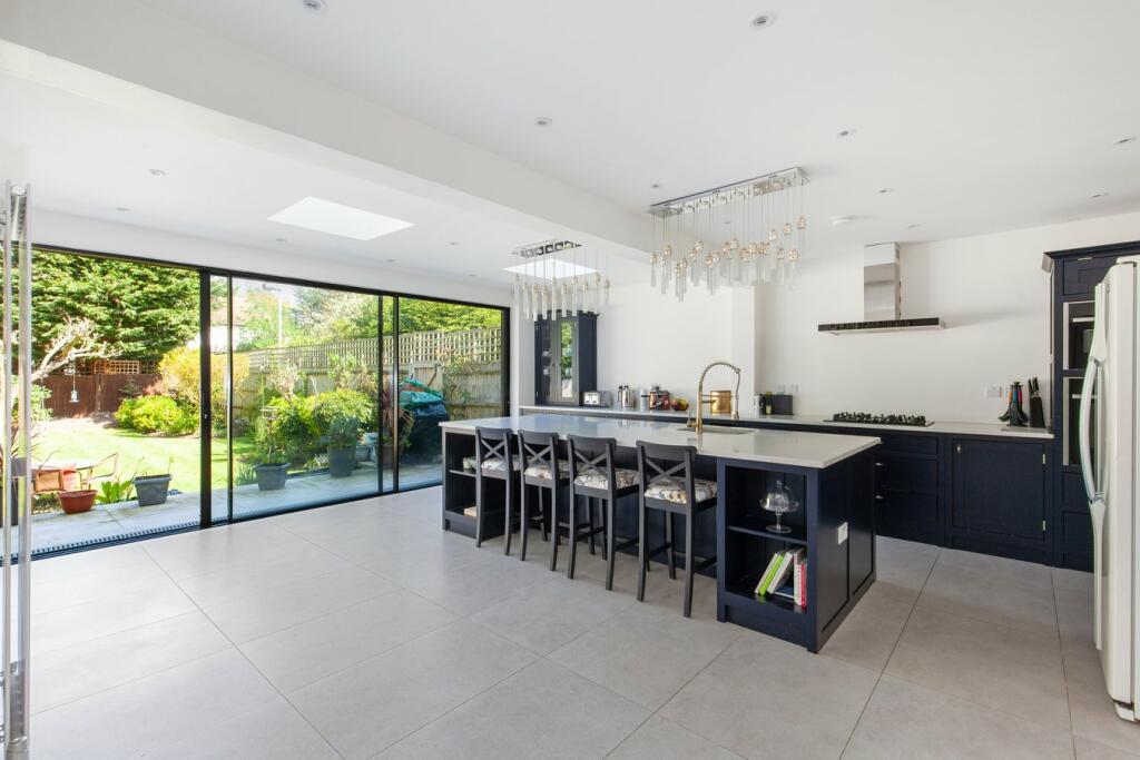 4 bedroom detached house for sale in Snaresbrook Drive, STANMORE, HA7