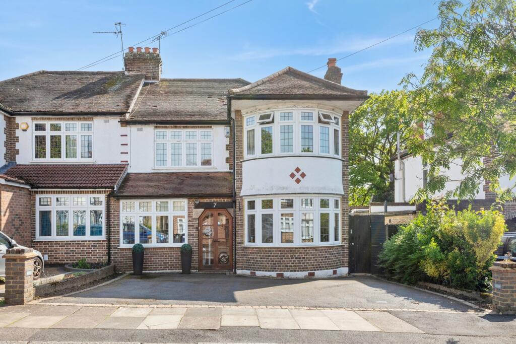 3 bedroom house for sale in Stockton Gardens, London, NW7