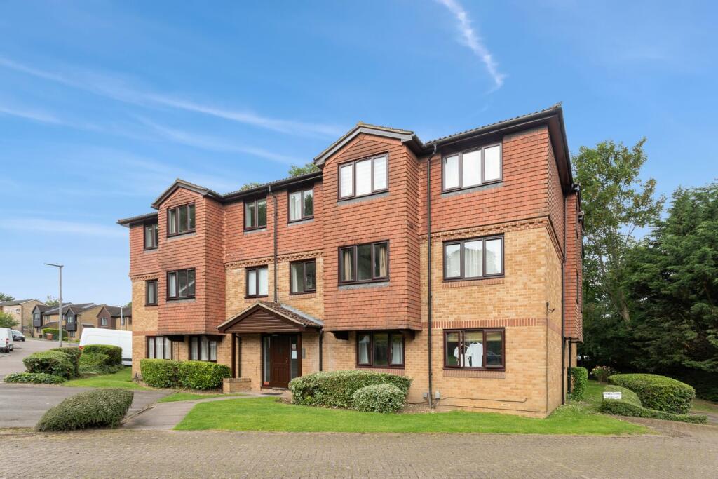 2 bedroom flat for sale in Tylersfield, Abbots Langley, WD5