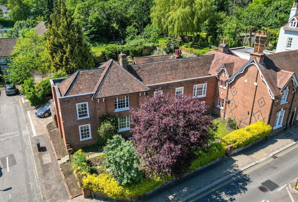 Main image of property: Stanmore Hill, Stanmore, HA7