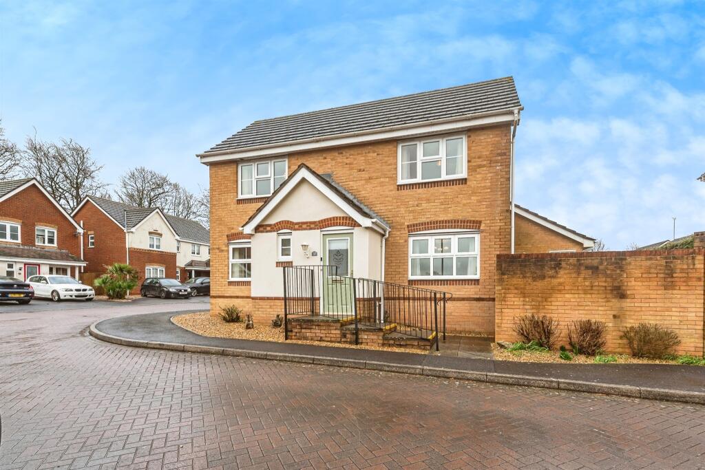 3 bedroom detached house for sale in Ferndown Close, Beggarwood