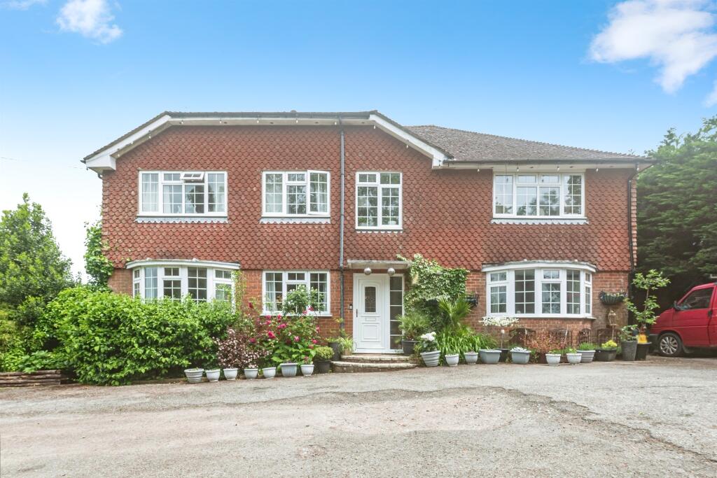 8 bedroom detached house for sale in Winchester Road, Dummer