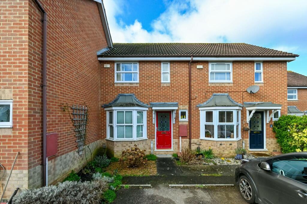 2 bedroom terraced house for sale in Debden Close, North Kingston