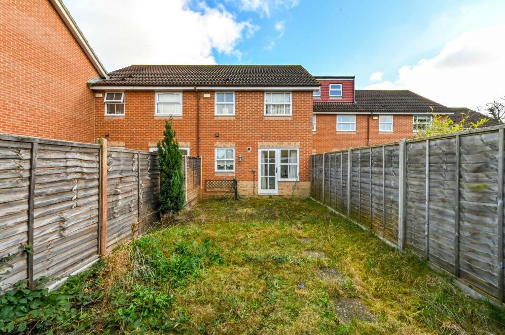 2 bedroom terraced house for sale in Debden Close, North Kingston