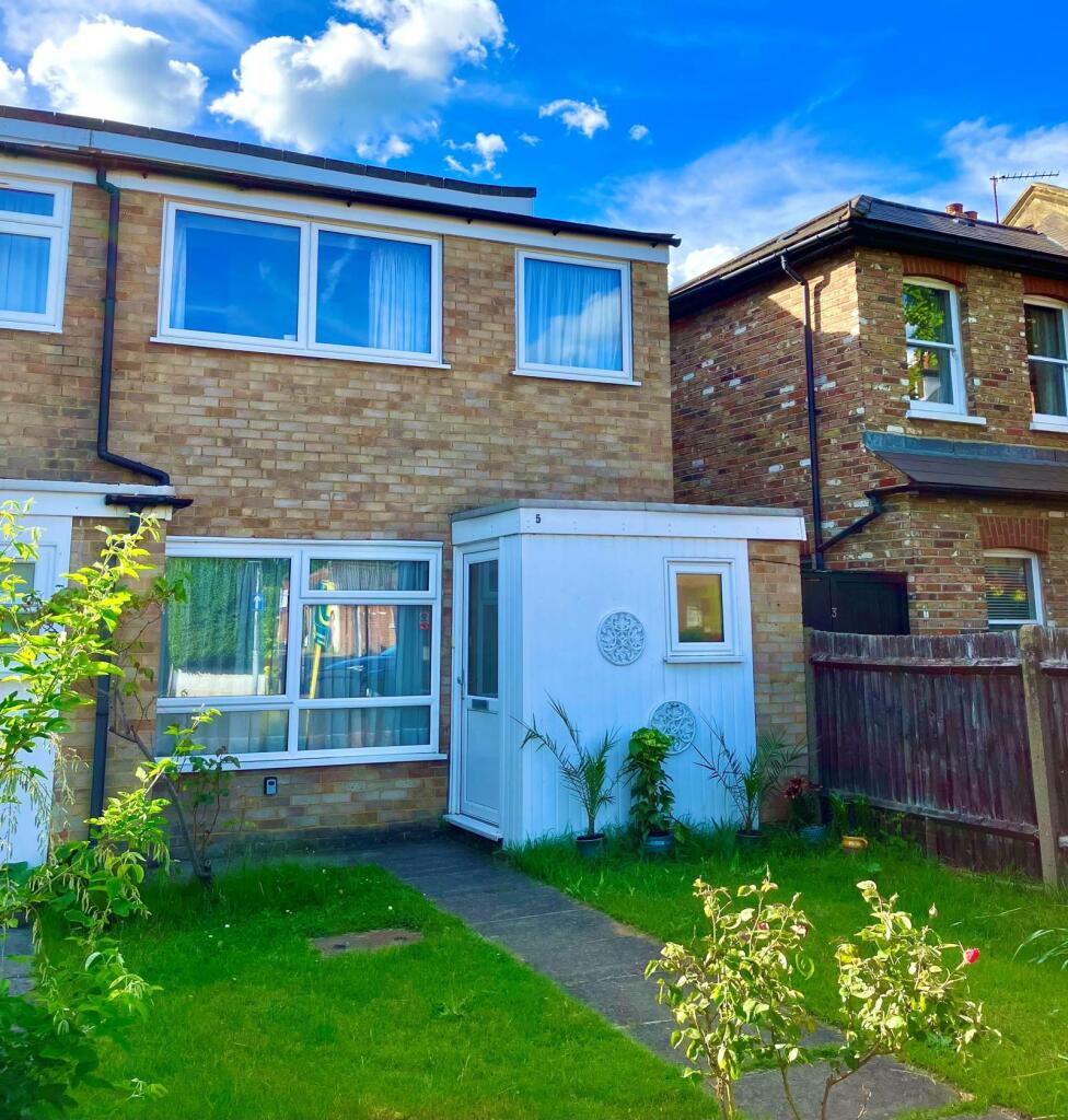 3 bedroom house for sale in Balaclava Road, Surbiton, KT6