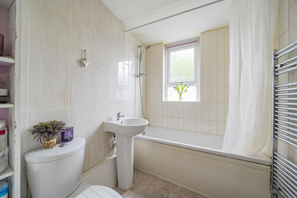 1 bedroom flat for sale in Thirlmere Gardens, Northwood, HA6