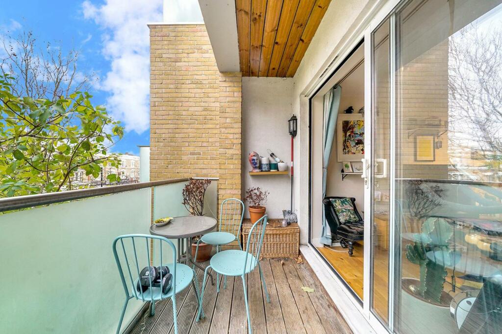 2 bedroom flat for sale in East Dulwich Road, East Dulwich, London, SE22