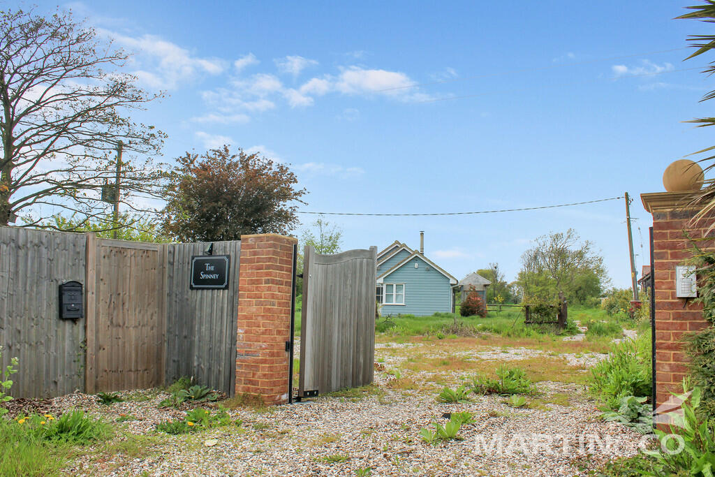 2 bedroom detached bungalow for sale in Latchingdon, Essex, CM3