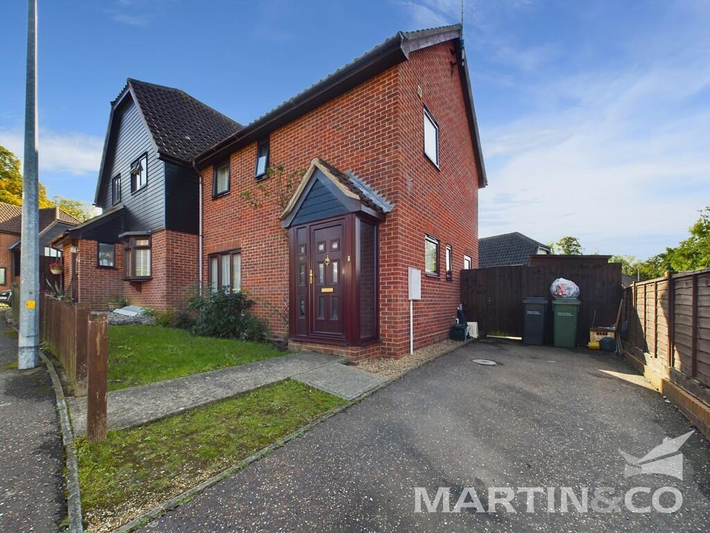 3 bedroom semidetached house for sale in Megs Way, Braintree, CM7