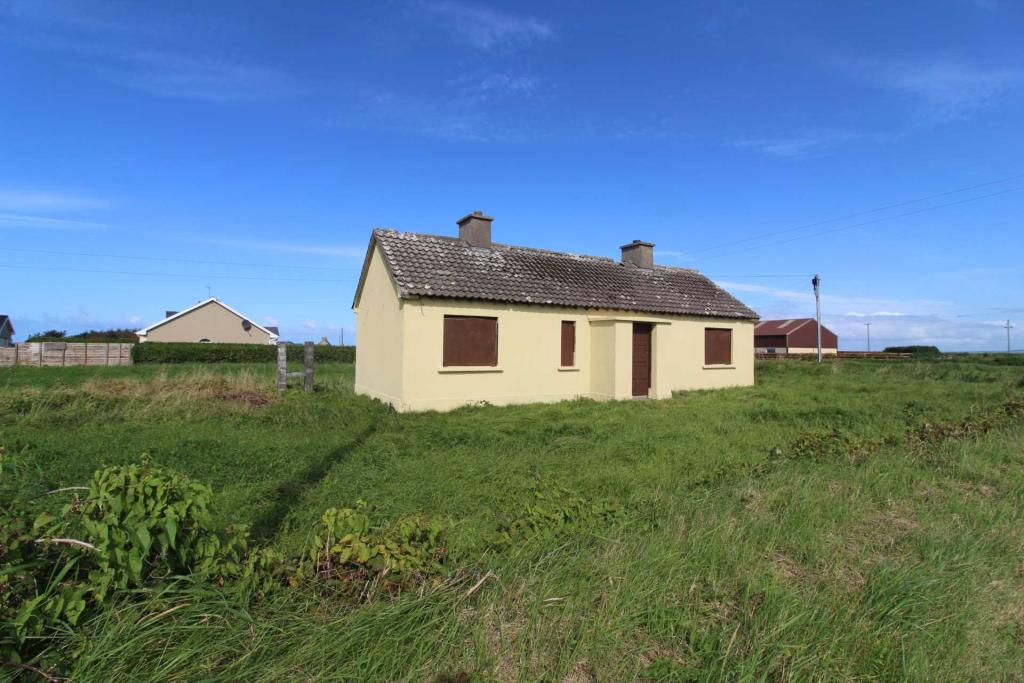 3 bedroom detached house for sale in Dromnacarra, Causeway, Tralee