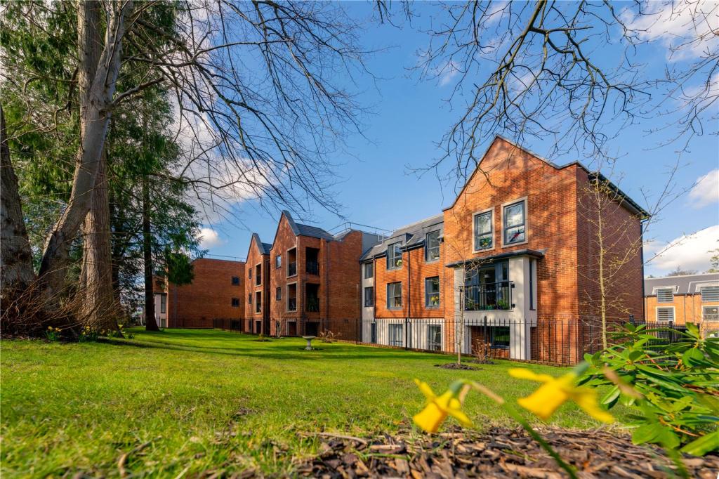 2 bedroom retirement property for sale in Duke's Ride, Crowthorne, RG45