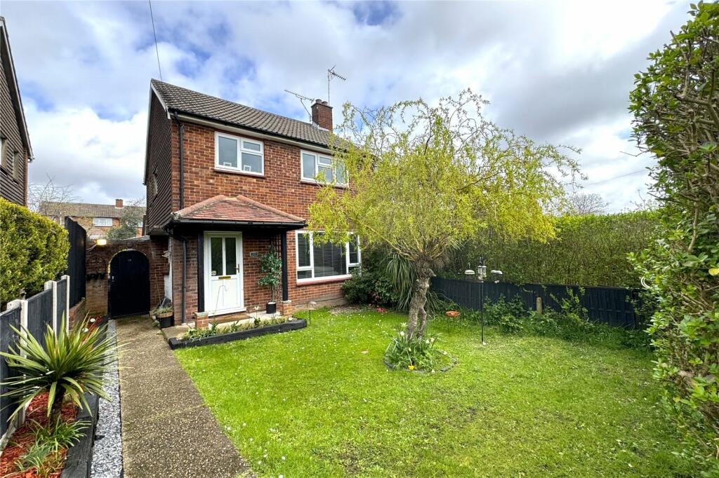 3 bedroom semidetached house for sale in Middlemoor Road, Frimley