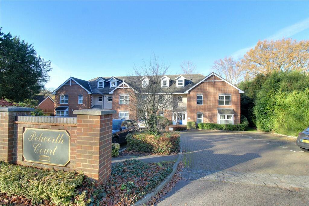 2 bedroom flat for sale in Portsmouth Road, Camberley, Surrey, GU15
